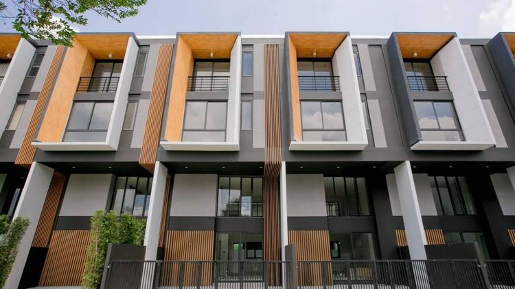 210 ตร.ม. 4 ห้องนอน 4 ห้องน้ำ ทาวน์เฮาส์สำหรับ ขายใน สวนหลวง
