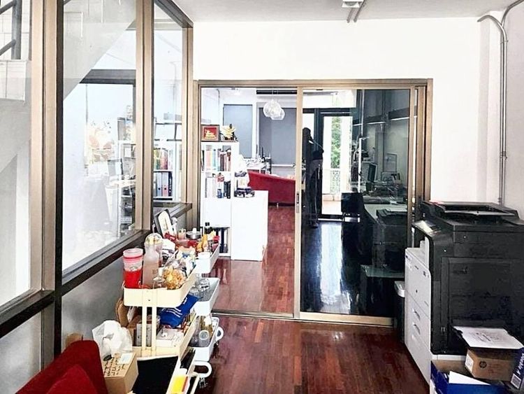 ตกแต่งครบ อื่นๆ 170 ตร.ม. 2 ห้องนอน 2 ห้องน้ำ ทาวน์เฮาส์สำหรับ ขายใน คลองตันเหนือ รูปที่ 4