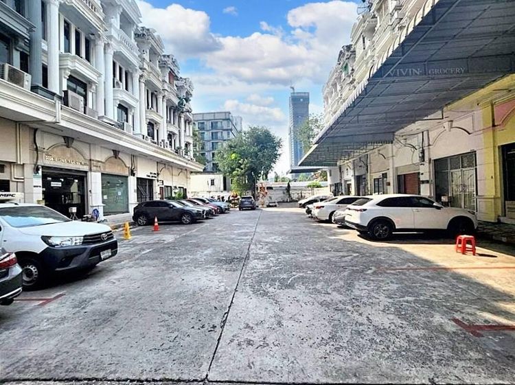 ตกแต่งครบ อื่นๆ 170 ตร.ม. 2 ห้องนอน 2 ห้องน้ำ ทาวน์เฮาส์สำหรับ ขายใน คลองตันเหนือ รูปที่ 3