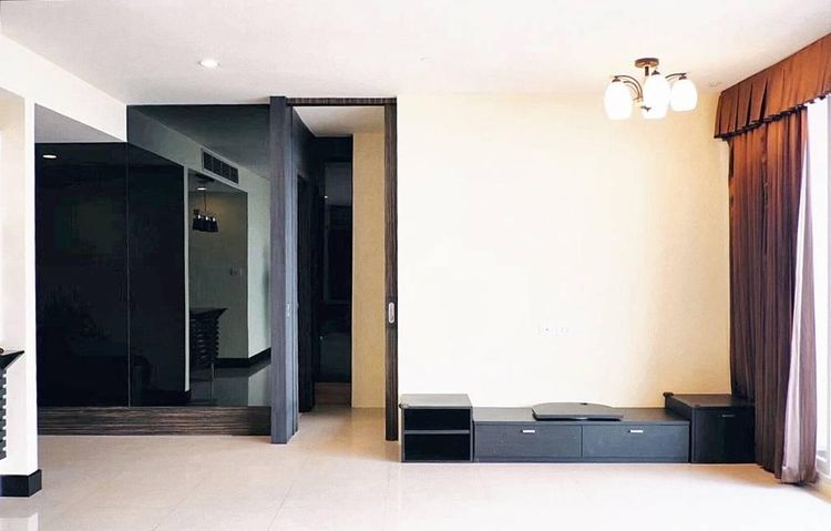 ตกแต่งครบ Major Development 145 ตร.ม. 3 ห้องนอน 3 ห้องน้ำ คอนโดสำหรับ ขายใน คลองต้นไทร รูปที่ 2