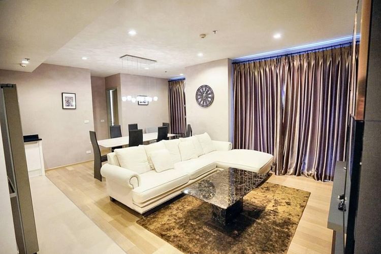 ตกแต่งครบ Sansiri 100 ตร.ม. 2 ห้องนอน 2 ห้องน้ำ คอนโดสำหรับ ขายใน คลองเตยเหนือ