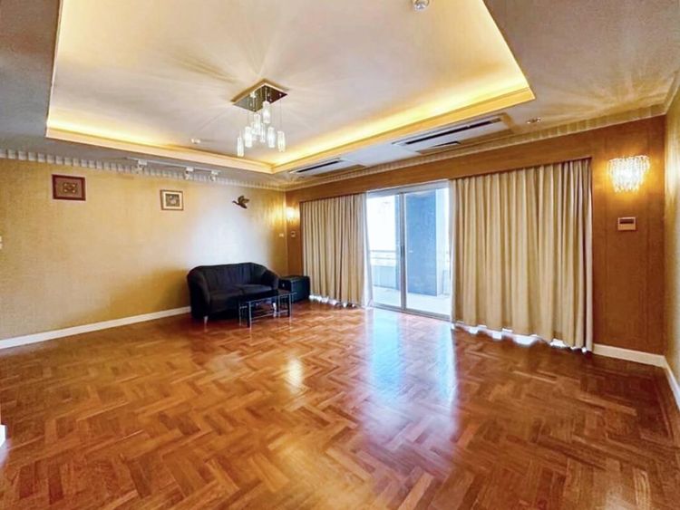 ตกแต่งครบ อื่นๆ 232 ตร.ม. 4 ห้องนอน 4 ห้องน้ำ คอนโดสำหรับ ขายใน วังใหม่ รูปที่ 3