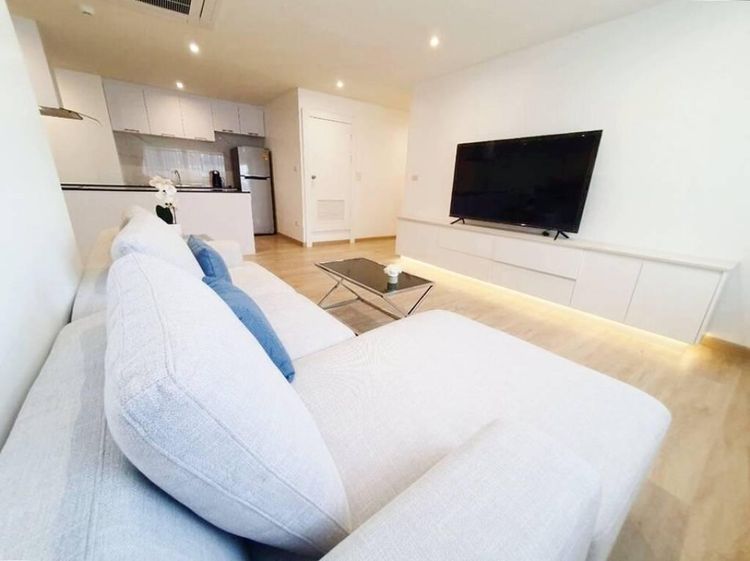 ตกแต่งครบ 2010 อื่นๆ 144 ตร.ม. 2 ห้องนอน 2 ห้องน้ำ คอนโดสำหรับ ขายใน สีลม รูปที่ 4