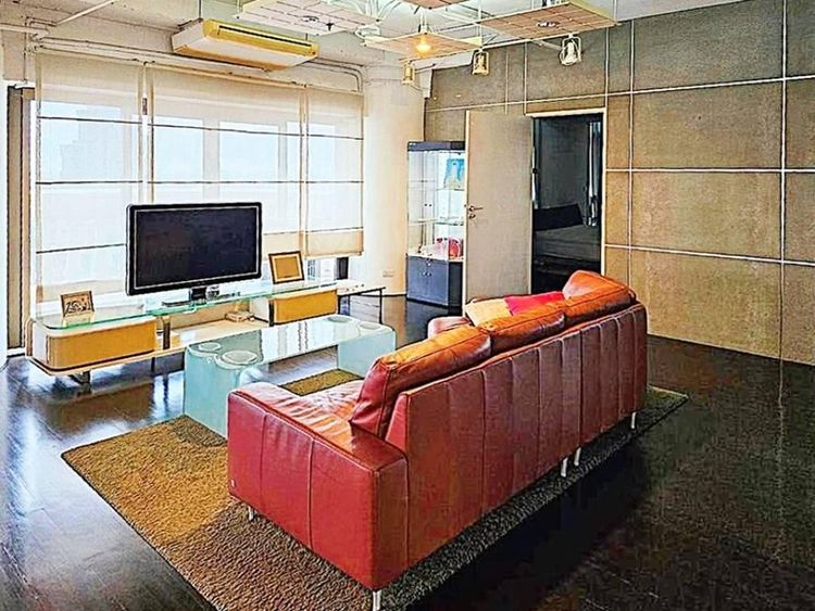 ตกแต่งครบ อื่นๆ 174 ตร.ม. 2 ห้องนอน 1 ห้องน้ำ คอนโดสำหรับ ขายใน สีลม รูปที่ 2