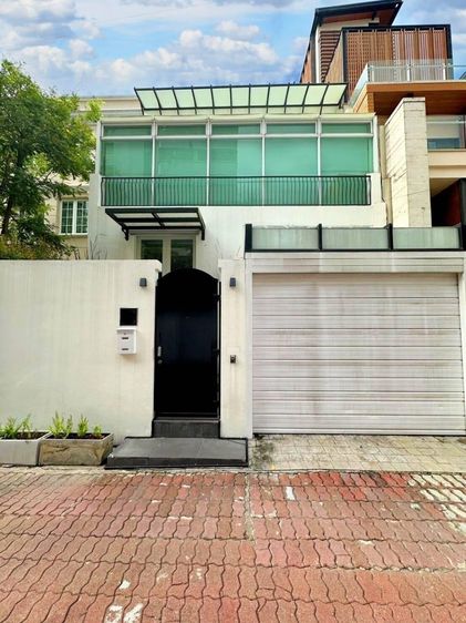 ตกแต่งครบ อื่นๆ 350 ตร.ม. 3 ห้องนอน 4 ห้องน้ำ ทาวน์เฮาส์สำหรับ ขายใน ลุมพินี