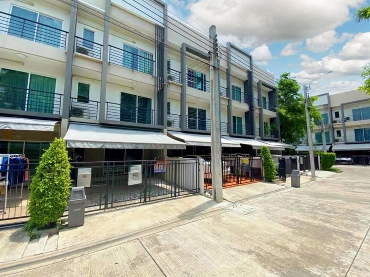 ตกแต่งครบ อื่นๆ 178 ตร.ม. 3 ห้องนอน 3 ห้องน้ำ ทาวน์เฮาส์สำหรับ ขายใน สวนหลวง