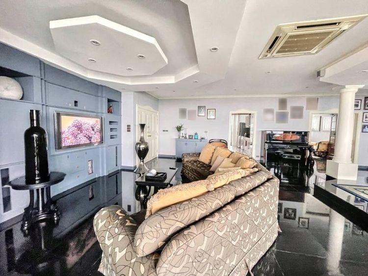 ตกแต่งครบ อื่นๆ 282 ตร.ม. 3 ห้องนอน 3 ห้องน้ำ คอนโดสำหรับ ขายใน บางโพงพาง รูปที่ 2