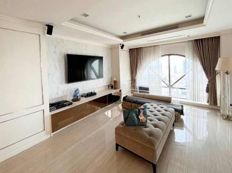 ตกแต่งครบ อื่นๆ 347 ตร.ม. 3 ห้องนอน 3 ห้องน้ำ คอนโดสำหรับ ขายใน สีลม รูปที่ 2