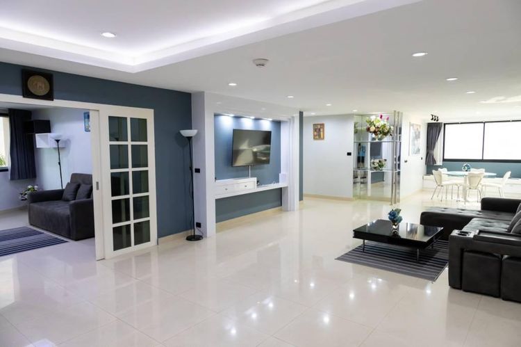 ตกแต่งครบ อื่นๆ 243 ตร.ม. 3 ห้องนอน 4 ห้องน้ำ คอนโดสำหรับ ขายใน คลองตัน รูปที่ 3