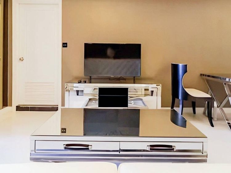 ตกแต่งครบ 2010 อื่นๆ 68 ตร.ม. 1 ห้องนอน 1 ห้องน้ำ คอนโดสำหรับ ขายใน สีลม รูปที่ 3