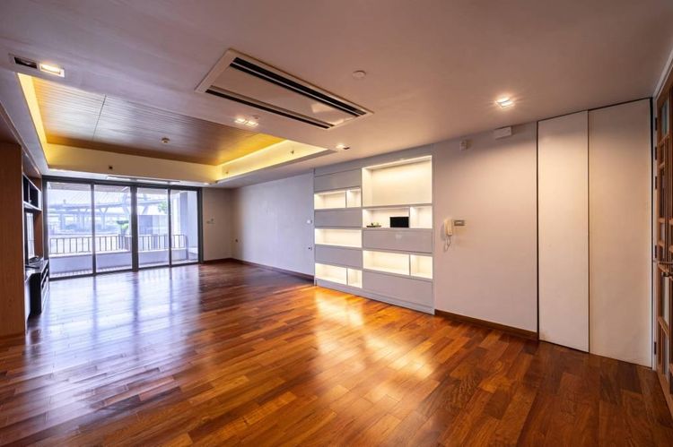 ตกแต่งครบ อื่นๆ 247 ตร.ม. 3 ห้องนอน 4 ห้องน้ำ คอนโดสำหรับ ขายใน บางโพงพาง รูปที่ 4