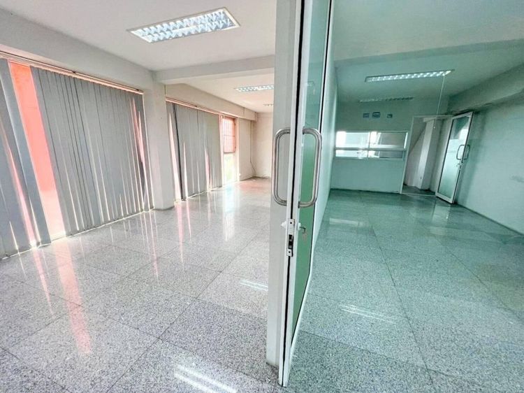 340 ตร.ม. สำนักงานสำหรับ ขายใน คลองสามประเวศ รูปที่ 4