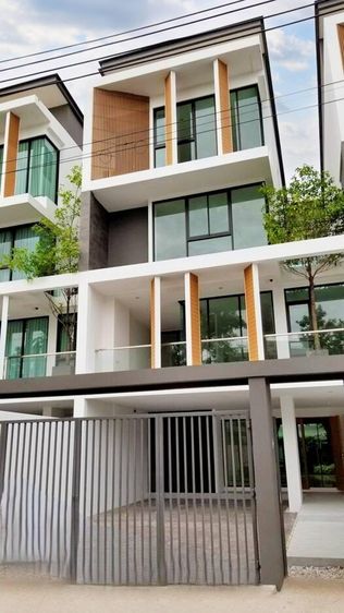 ตกแต่งครบ อื่นๆ 385 ตร.ม. 3 ห้องนอน 4 ห้องน้ำ ทาวน์เฮาส์สำหรับ ขายใน ลาดพร้าว รูปที่ 2