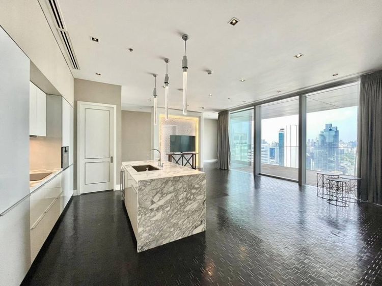 192 ตร.ม. 2 ห้องนอน 2 ห้องน้ำ คอนโดสำหรับ ขายใน สีลม