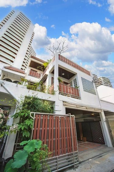 ตกแต่งครบ อื่นๆ 440 ตร.ม. 4 ห้องนอน 5 ห้องน้ำ ทาวน์เฮาส์สำหรับ ขายใน คลองตันเหนือ รูปที่ 2