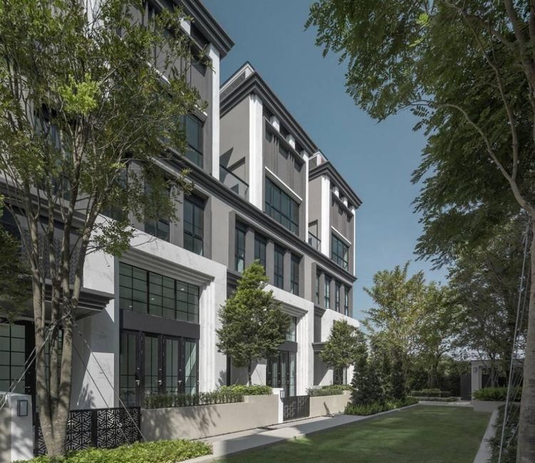 461 ตร.ม. 3 ห้องนอน 4 ห้องน้ำ ทาวน์เฮาส์สำหรับ ขายใน เสนานิคม