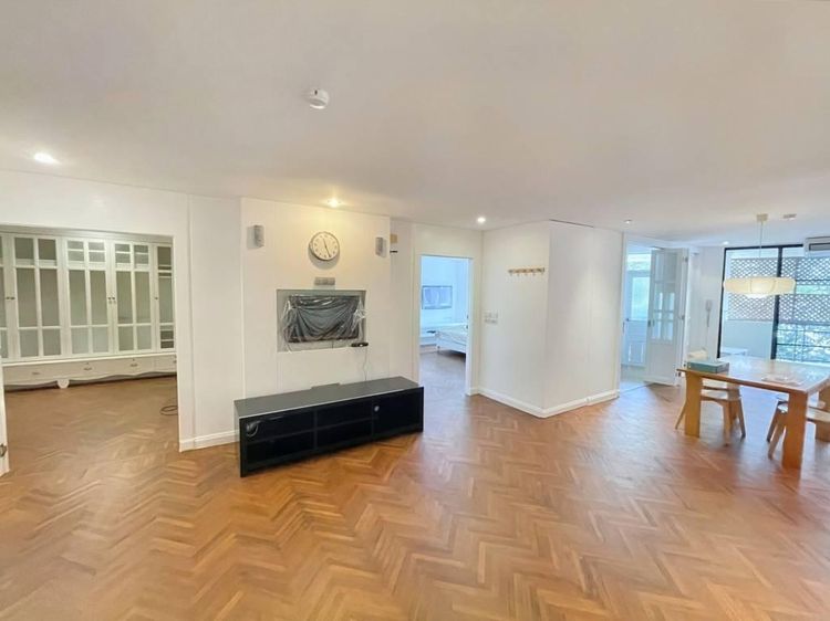 ตกแต่งครบ 2010 อื่นๆ 110 ตร.ม. 2 ห้องนอน 2 ห้องน้ำ คอนโดสำหรับ ขายใน คลองเตยเหนือ