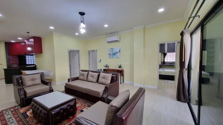 ตกแต่งครบ 2010 อื่นๆ 100 ตร.ม. 2 ห้องนอน 1 ห้องน้ำ คอนโดสำหรับ ขายใน คลองตัน