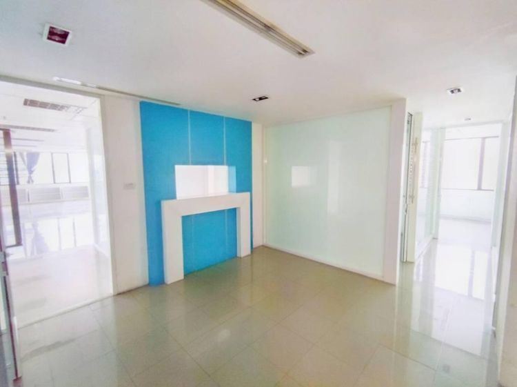 558 ตร.ม. สำนักงานสำหรับ ขาย &amp; เช่าใน คลองเตย รูปที่ 3