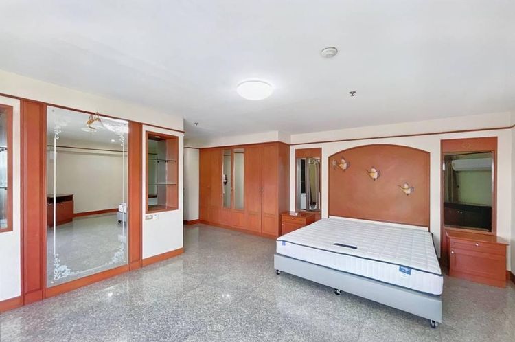 ตกแต่งครบ อื่นๆ 265 ตร.ม. 3 ห้องนอน 3 ห้องน้ำ คอนโดสำหรับ ขายใน คลองตันเหนือ รูปที่ 4