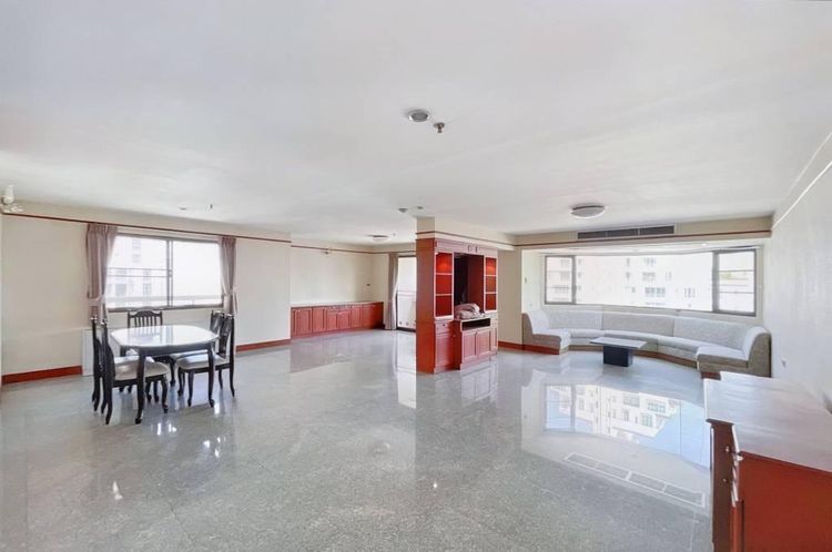 ตกแต่งครบ อื่นๆ 265 ตร.ม. 3 ห้องนอน 3 ห้องน้ำ คอนโดสำหรับ ขายใน คลองตันเหนือ