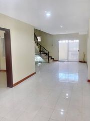 160 ตร.ม. 3 ห้องนอน 3 ห้องน้ำ ทาวน์เฮาส์สำหรับ ขายใน สวนหลวง