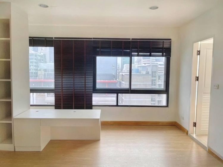 ตกแต่งครบ อื่นๆ 206 ตร.ม. 3 ห้องนอน 4 ห้องน้ำ คอนโดสำหรับ ขายใน ลุมพินี รูปที่ 3