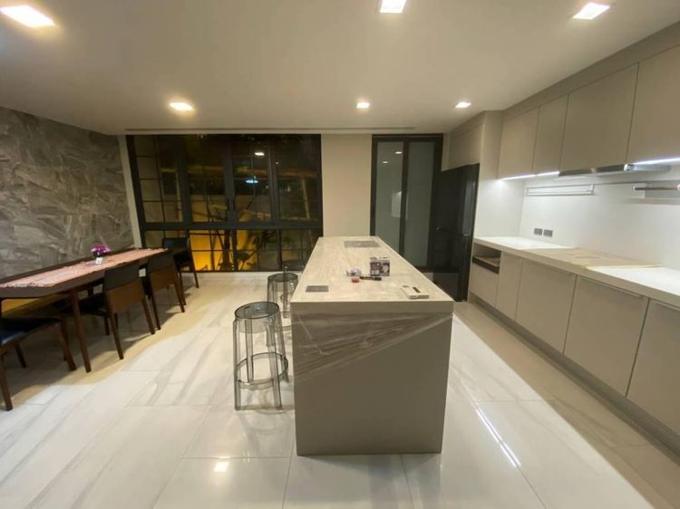 ตกแต่งครบ 2017 อื่นๆ 425 ตร.ม. 4 ห้องนอน 6 ห้องน้ำ ทาวน์เฮาส์สำหรับ ขายใน คลองตันเหนือ รูปที่ 4