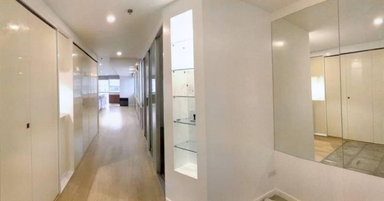 ตกแต่งครบ 2010 อื่นๆ 134 ตร.ม. 2 ห้องนอน 2 ห้องน้ำ คอนโดสำหรับ ขายใน คลองเตยเหนือ รูปที่ 3