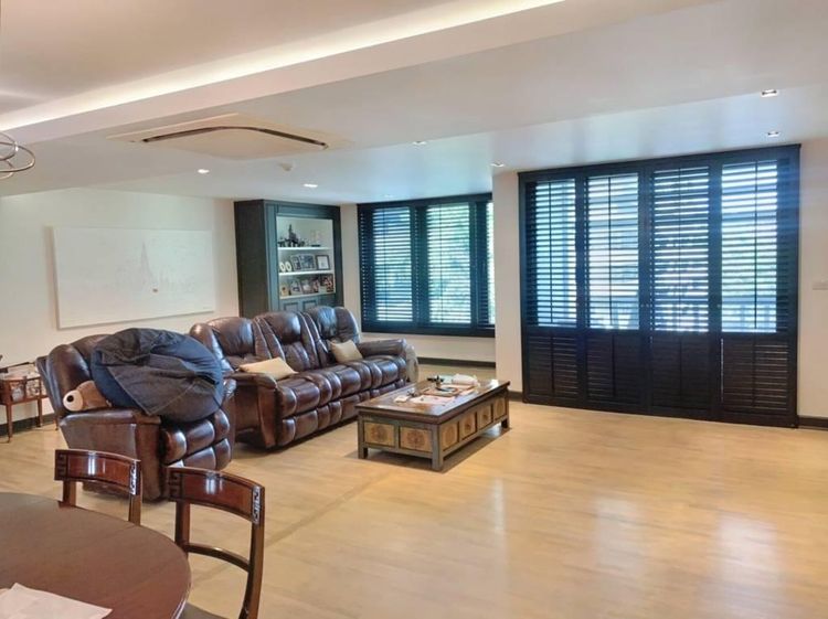 ตกแต่งครบ 2010 อื่นๆ 157 ตร.ม. 3 ห้องนอน 3 ห้องน้ำ คอนโดสำหรับ ขายใน คลองเตยเหนือ รูปที่ 3