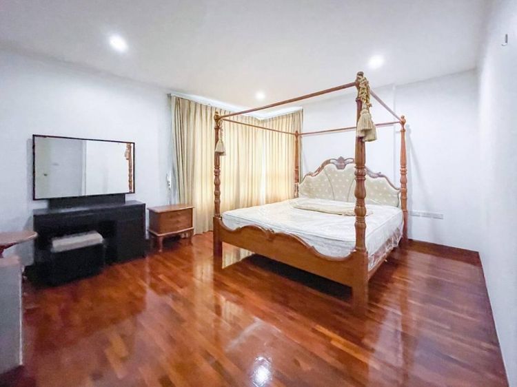 ตกแต่งครบ 2010 Sansiri 115 ตร.ม. 3 ห้องนอน 2 ห้องน้ำ คอนโดสำหรับ ขายใน คลองตันเหนือ รูปที่ 4