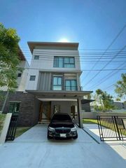 218 ตร.ม. 4 ห้องนอน 4 ห้องน้ำ ทาวน์เฮาส์สำหรับ ขายใน วังทองหลาง