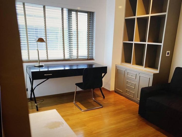 ตกแต่งครบ 2011 อื่นๆ 101 ตร.ม. 2 ห้องนอน 2 ห้องน้ำ คอนโดสำหรับ ขายใน สีลม รูปที่ 2