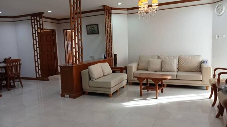 ตกแต่งครบ 2010 อื่นๆ 165 ตร.ม. 3 ห้องนอน 3 ห้องน้ำ คอนโดสำหรับ ขายใน คลองตันเหนือ