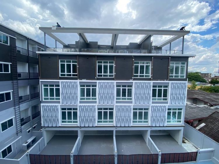 อื่นๆ ฮอลมาร์ค เอเลแกนท์