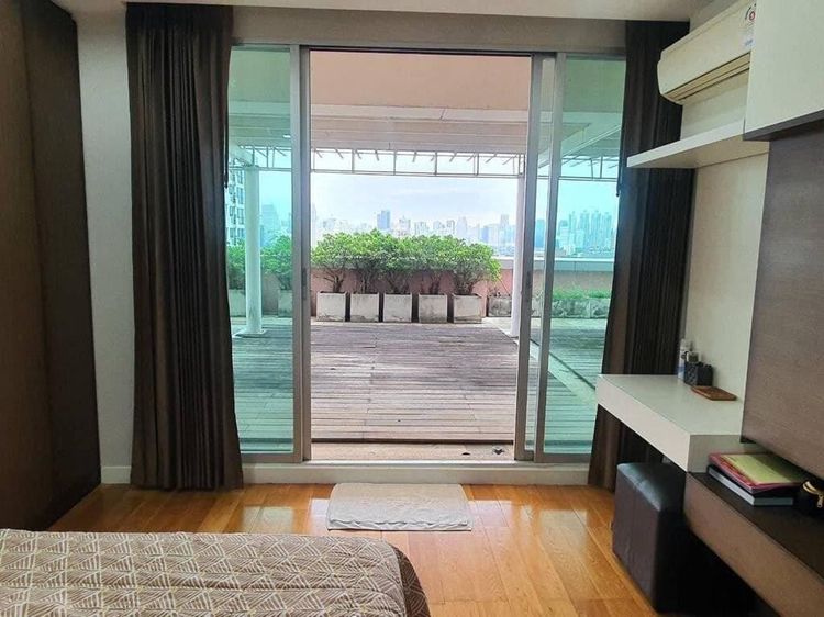 ตกแต่งครบ 2010 อื่นๆ 151 ตร.ม. 3 ห้องนอน 2 ห้องน้ำ คอนโดสำหรับ ขายใน สีลม รูปที่ 2