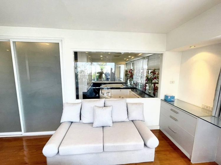 ตกแต่งครบ 2010 อื่นๆ 138 ตร.ม. 2 ห้องนอน 2 ห้องน้ำ คอนโดสำหรับ ขายใน คลองเตยเหนือ รูปที่ 4