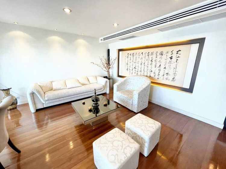 138 ตร.ม. 2 ห้องนอน 2 ห้องน้ำ คอนโดสำหรับ ขายใน คลองเตยเหนือ