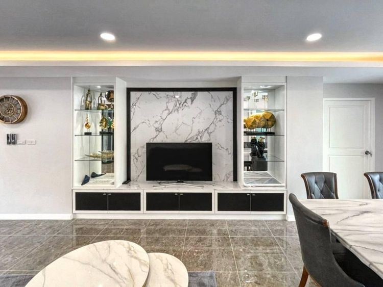 ตกแต่งครบ 2010 อื่นๆ 209 ตร.ม. 3 ห้องนอน 3 ห้องน้ำ คอนโดสำหรับ ขายใน คลองเตยเหนือ รูปที่ 2