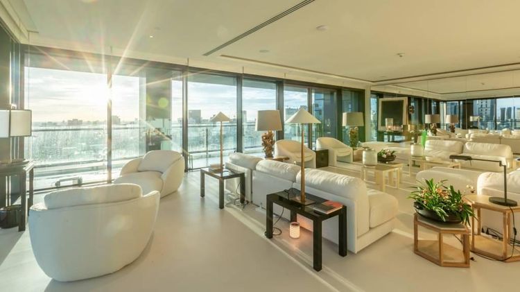 ตกแต่งครบ 2010 อื่นๆ 440 ตร.ม. 4 ห้องนอน 6 ห้องน้ำ คอนโดสำหรับ ขายใน ลุมพินี