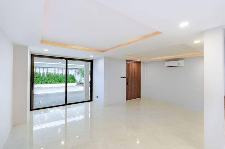 อื่นๆ 3+1 ห้องนอน 4 ห้องน้ำ 33 ตรว210 ตรม ทาวน์เฮ้าส์ สำหรับขาย รูปที่ 4
