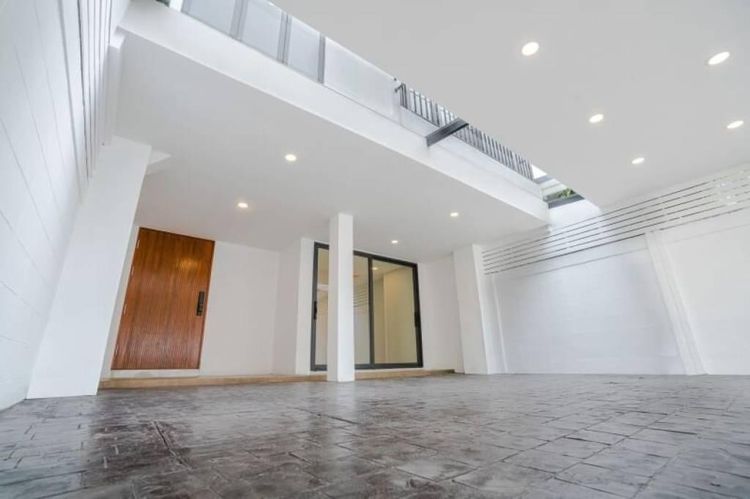 อื่นๆ 3+1 ห้องนอน 4 ห้องน้ำ 33 ตรว210 ตรม ทาวน์เฮ้าส์ สำหรับขาย รูปที่ 2