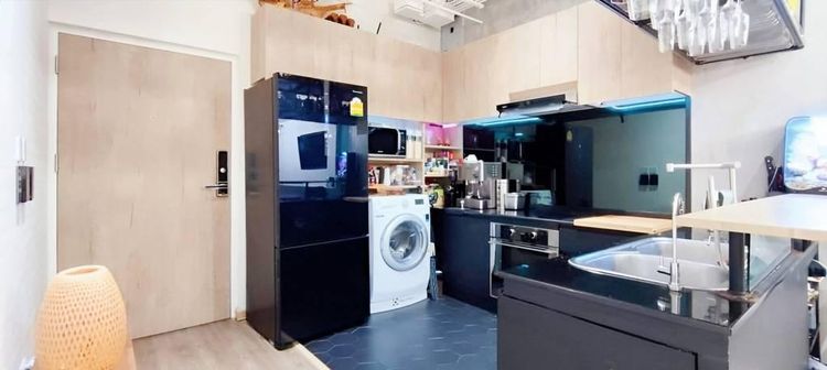 ตกแต่งครบ 2010 อื่นๆ 68 ตร.ม. 1 ห้องนอน 2 ห้องน้ำ คอนโดสำหรับ ขายใน สีลม รูปที่ 3