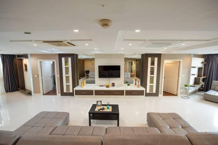 ตกแต่งครบ 2010 อื่นๆ 265 ตร.ม. 3 ห้องนอน 3 ห้องน้ำ คอนโดสำหรับ ขายใน คลองตัน