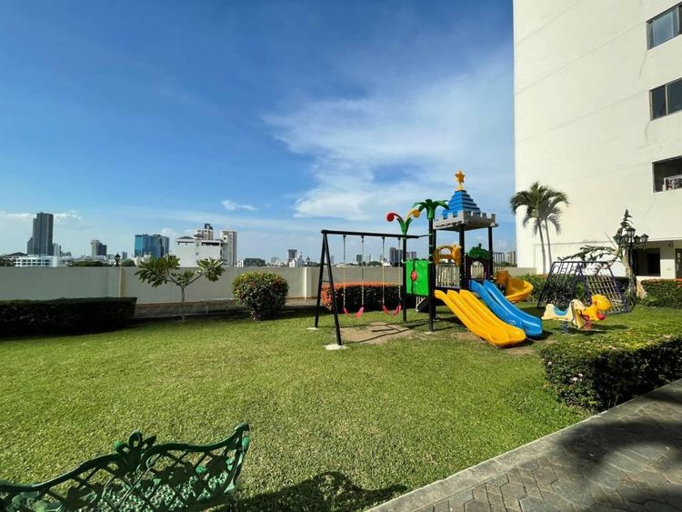 ตกแต่งครบ 2010 อื่นๆ 319 ตร.ม. 3 ห้องนอน 4 ห้องน้ำ คอนโดสำหรับ ขายใน คลองเตยเหนือ รูปที่ 2