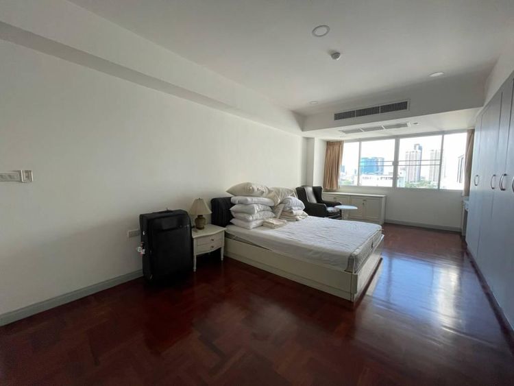 ตกแต่งครบ 2010 อื่นๆ 319 ตร.ม. 3 ห้องนอน 4 ห้องน้ำ คอนโดสำหรับ ขายใน คลองเตยเหนือ รูปที่ 4