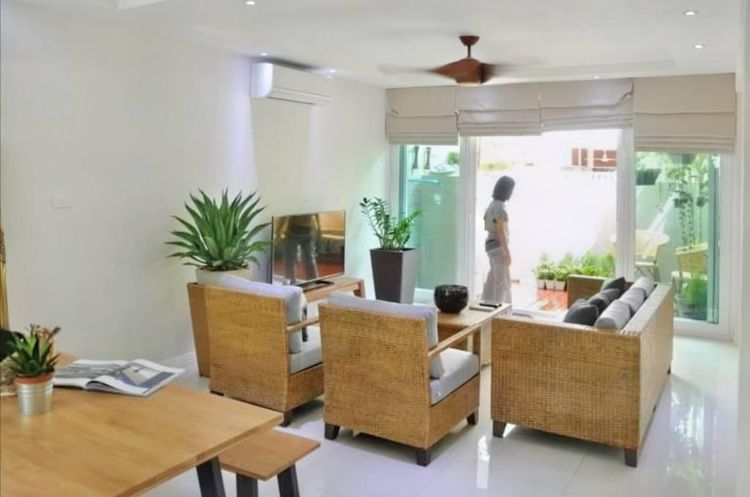 ตกแต่งครบ อื่นๆ 200 ตร.ม. 3 ห้องนอน 2 ห้องน้ำ ทาวน์เฮาส์สำหรับ ขายใน คลองตันเหนือ รูปที่ 2