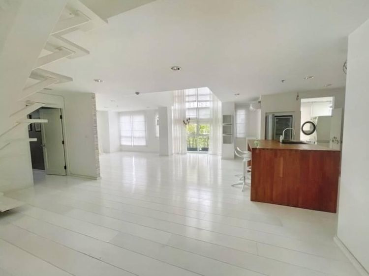 2010 อื่นๆ 267 ตร.ม. 3 ห้องนอน 3 ห้องน้ำ คอนโดสำหรับ ขายใน คลองตัน รูปที่ 3