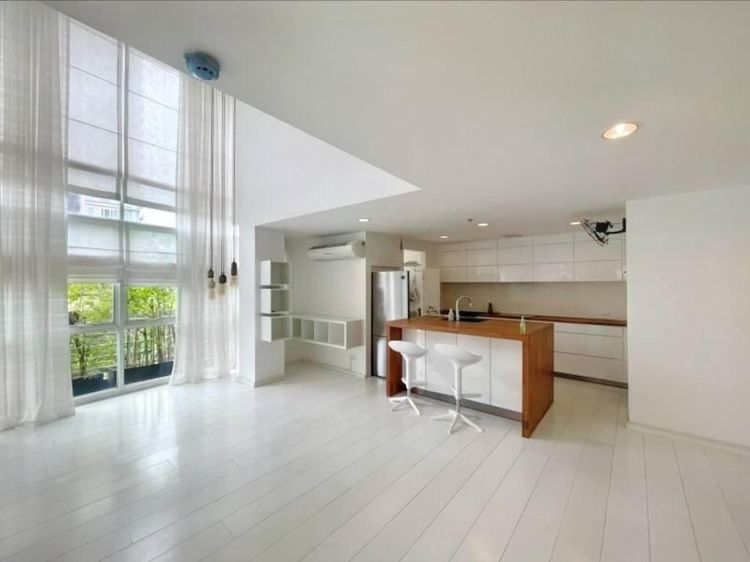 2010 อื่นๆ 267 ตร.ม. 3 ห้องนอน 3 ห้องน้ำ คอนโดสำหรับ ขายใน คลองตัน