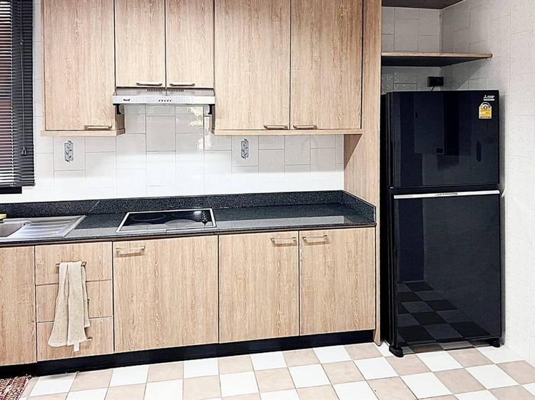 ตกแต่งครบ 2010 อื่นๆ 160 ตร.ม. 3 ห้องนอน 3 ห้องน้ำ คอนโดสำหรับ ขายใน คลองเตยเหนือ รูปที่ 3